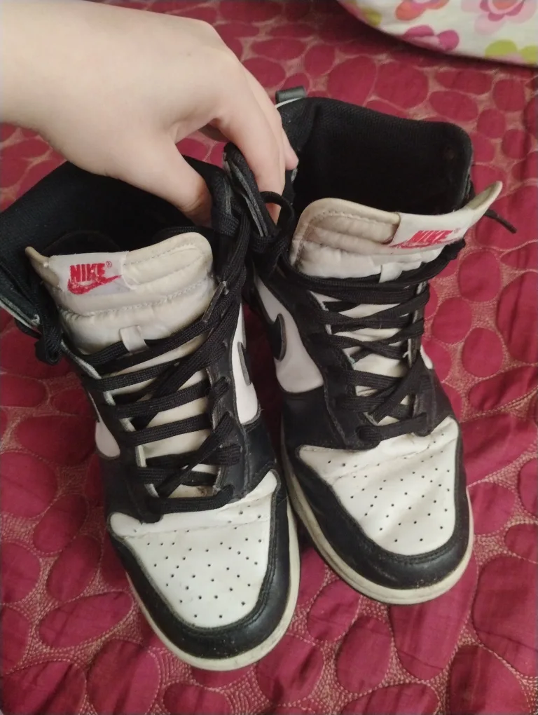 Nike Dunk High Black/White US 8 thumbnail