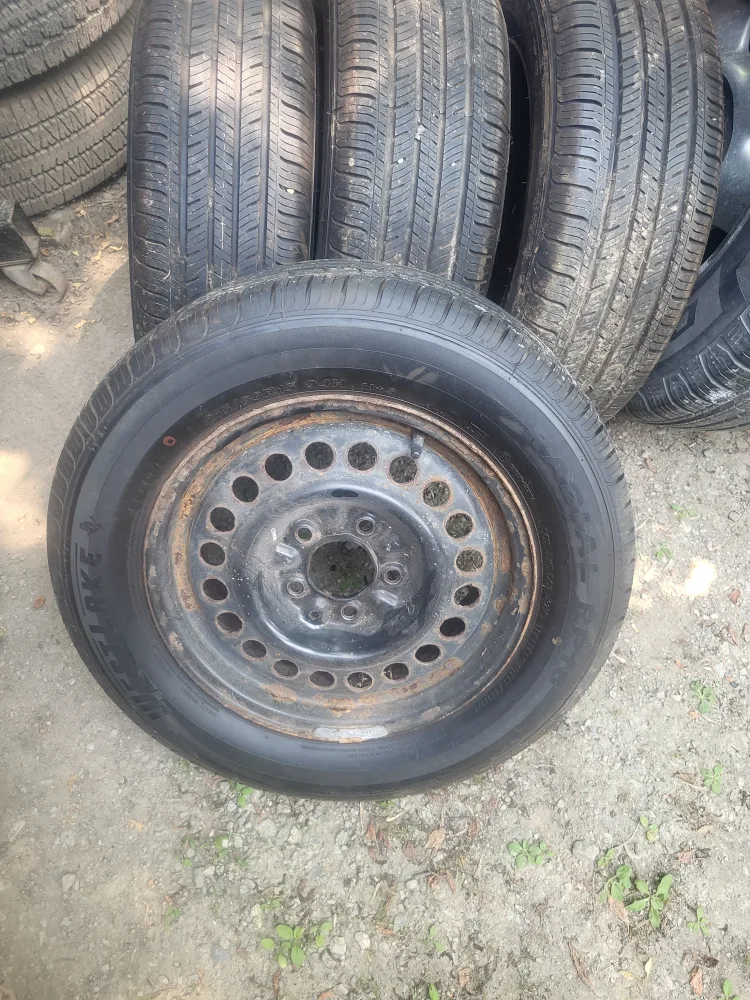 215/60R15 Tire Set image indicator(2)