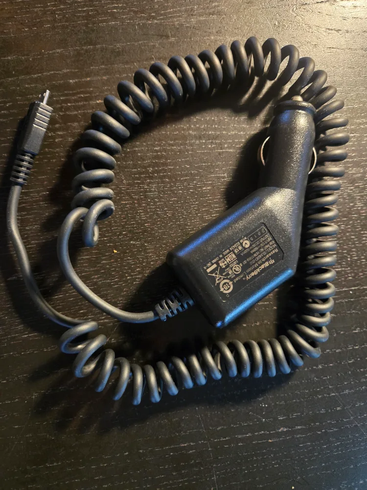 Blackberry CLA3887010 Car Charger image indicator(2)
