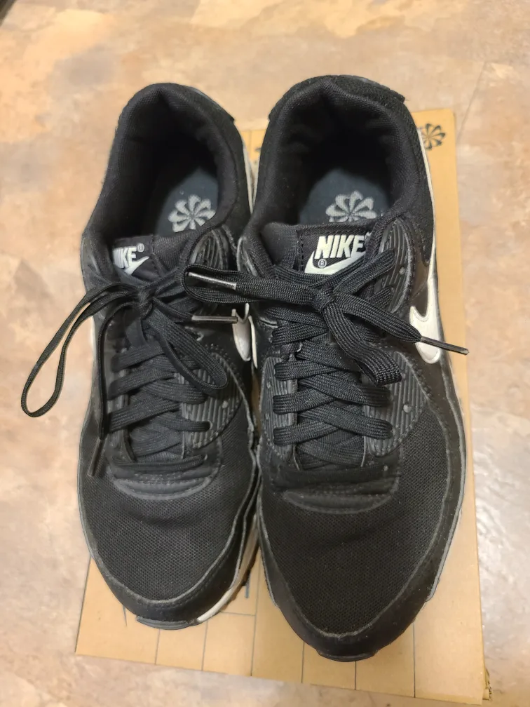 Nike Air Max 90, Size 9 (Women) image indicator(4)
