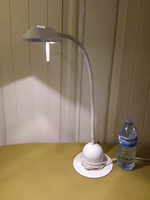 White Gooseneck Desk Lamp 💡🇨🇦 thumbnail