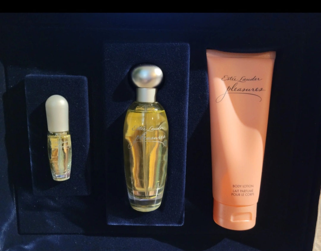 Estee Lauder Pleasures Perfume Set