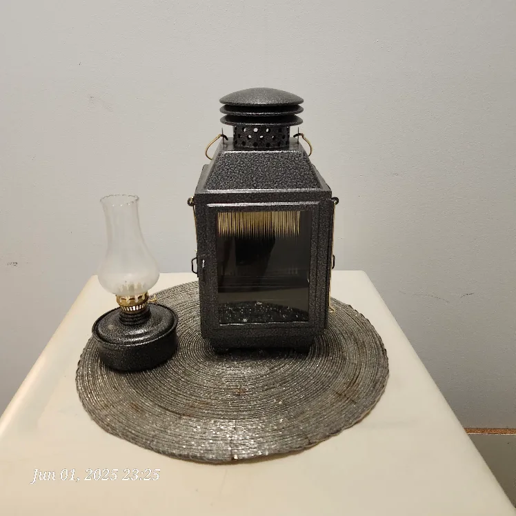 Northern Lights Coach Oil Lantern image indicator(7)