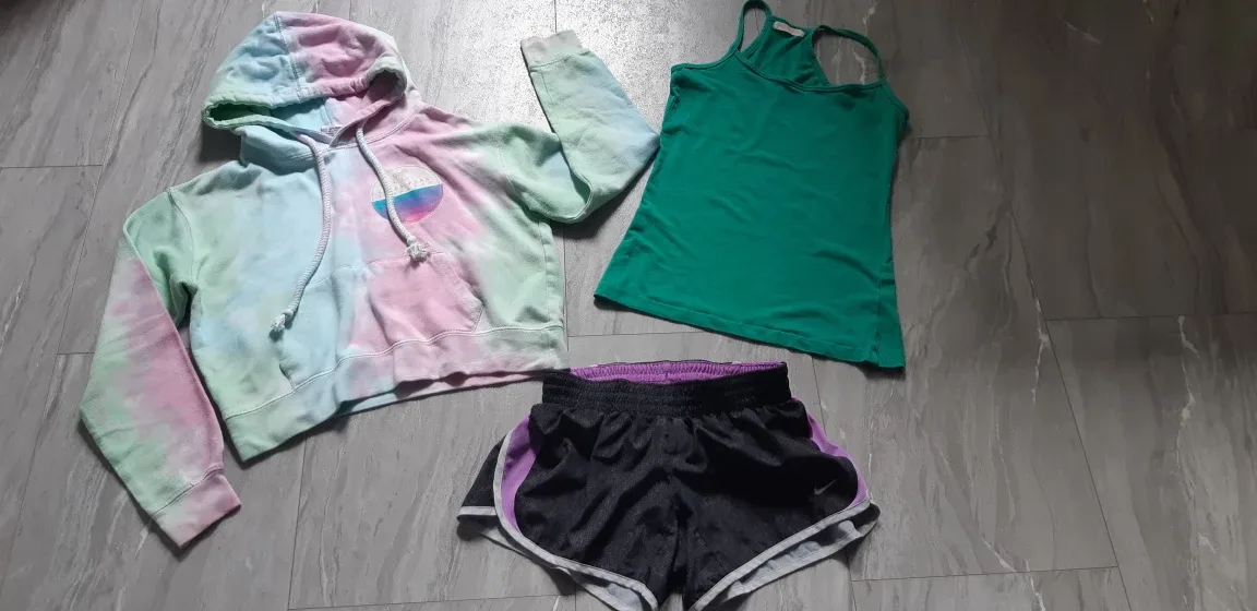 Mixed girls clothing lot for 9-11y.old image indicator(3)