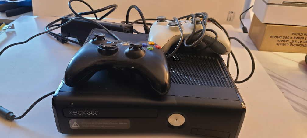 Xbox 360 Console with 2 Controllers - photo 4