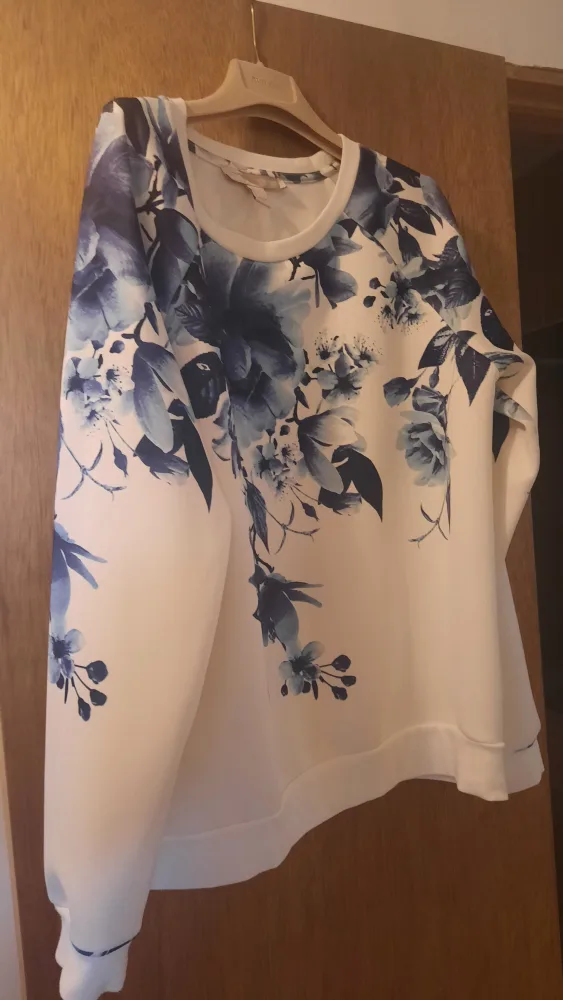 Assorted Women's Tops sz M & L thumbnail