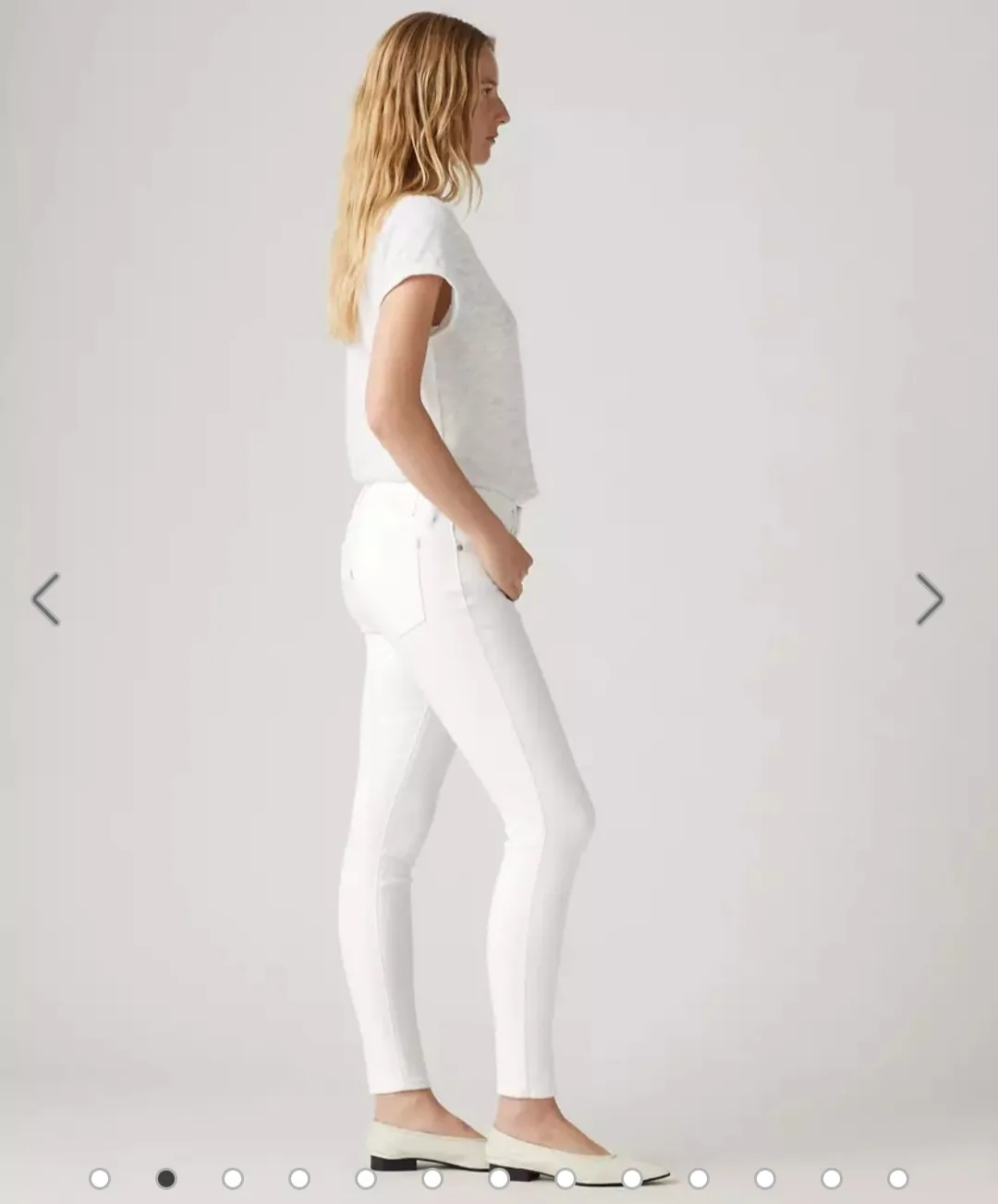 New Levi's Women's White Skinny Jeans image indicator(2)