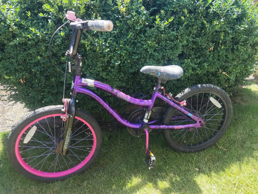 Monster High Girls' Bike - 20 inch thumbnail