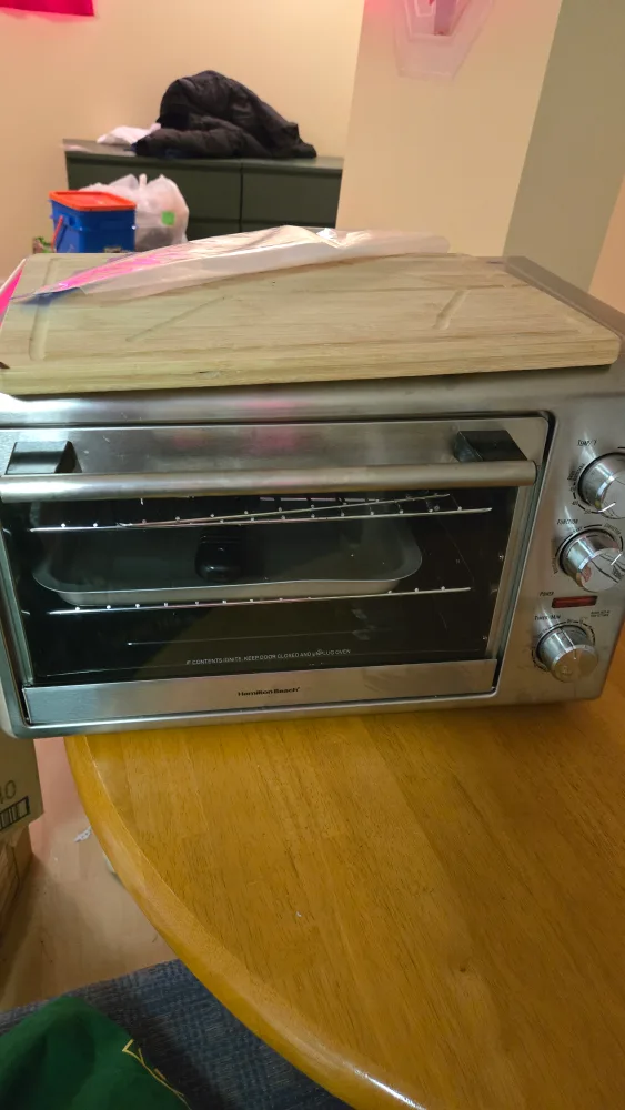 Hamilton Beach Toaster Oven with Cutting Board thumbnail
