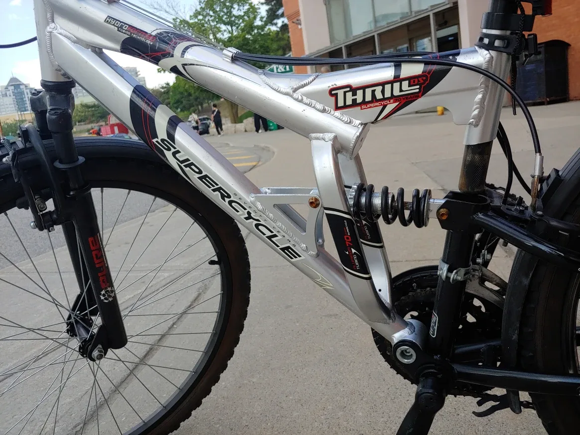 Mountain Bike, Bicycle, Shimano 21 Speed, 26in Wheels image indicator(2)