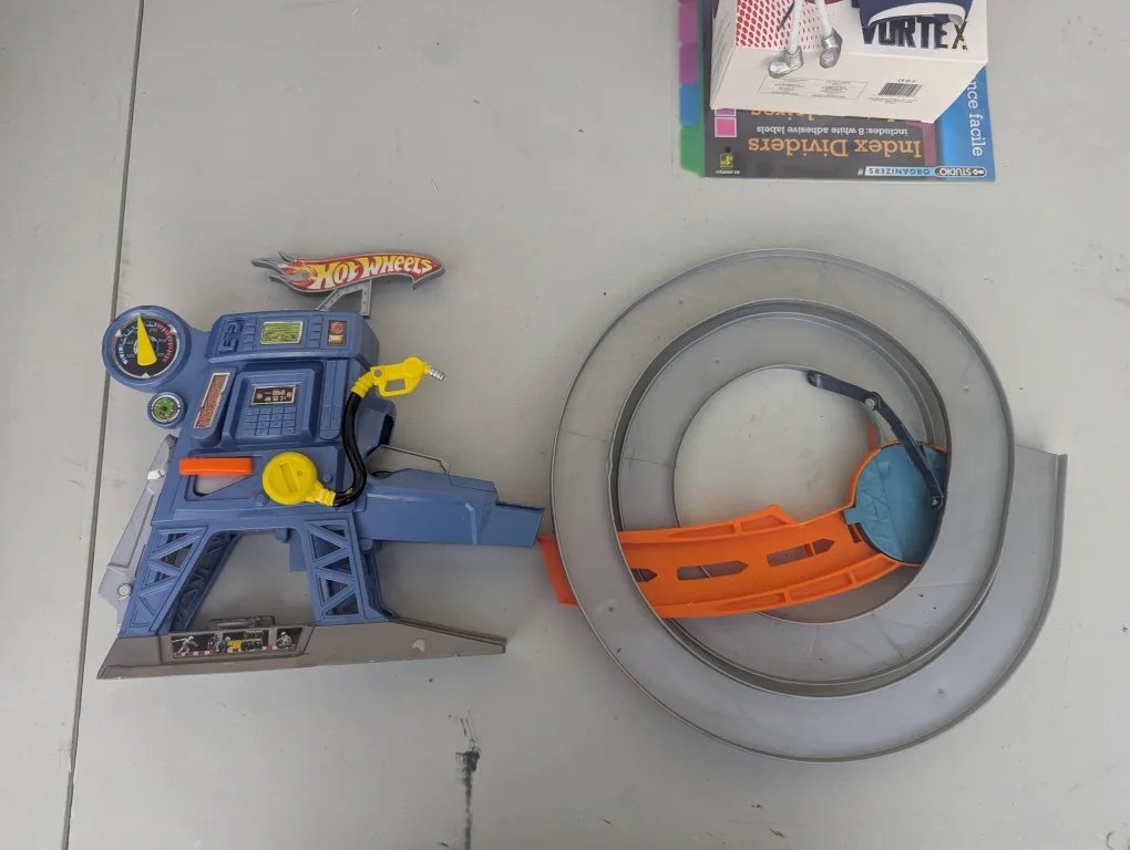 Hot Wheels Gas Station Playset thumbnail