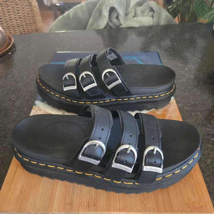 Dr. Martens Blaire Black Leather Slides Sz 7 thumbnail