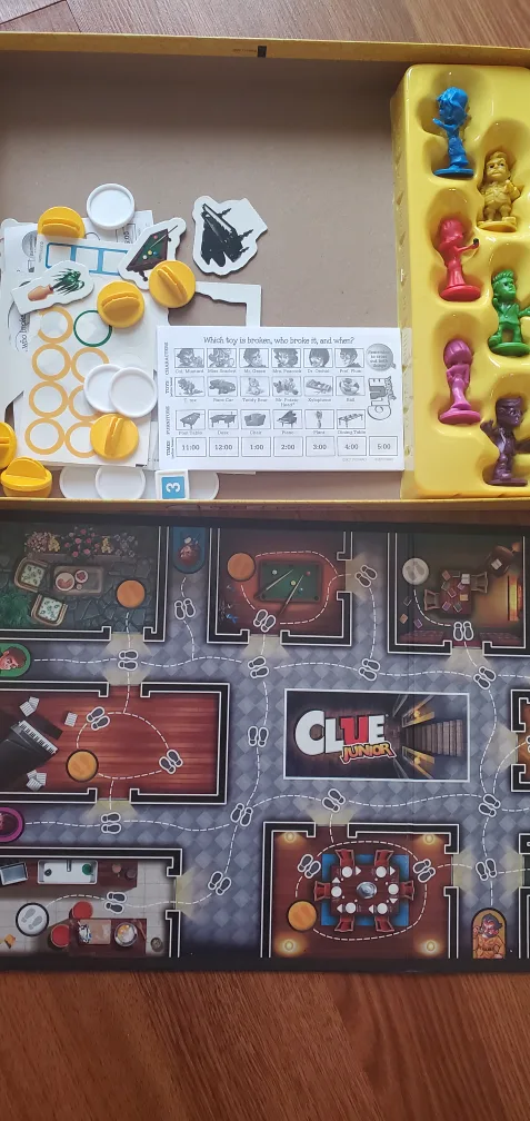 Clue Junior Board Game image indicator(3)