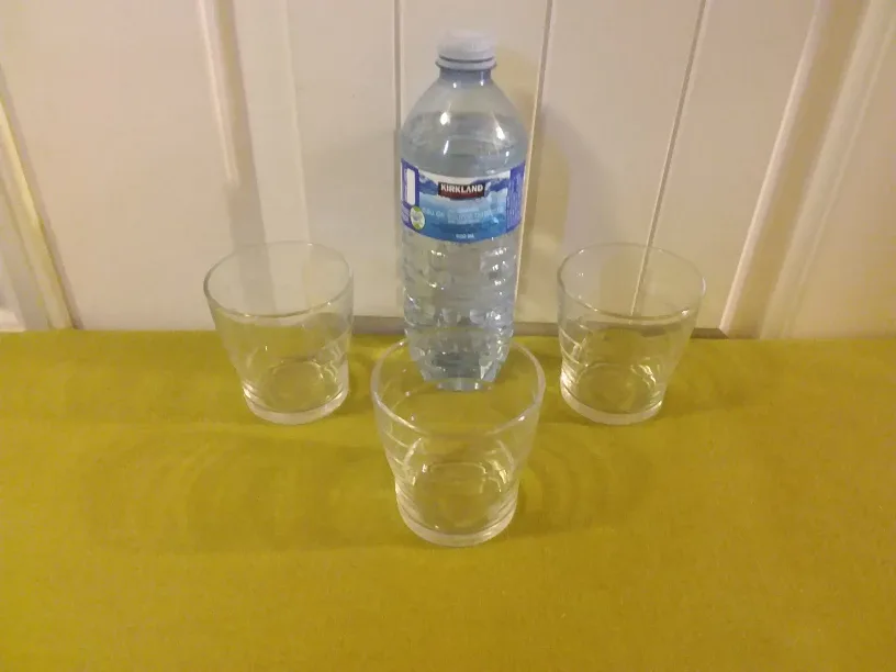 Clear Drinking Glasses - Set of (3) 🇨🇦 thumbnail