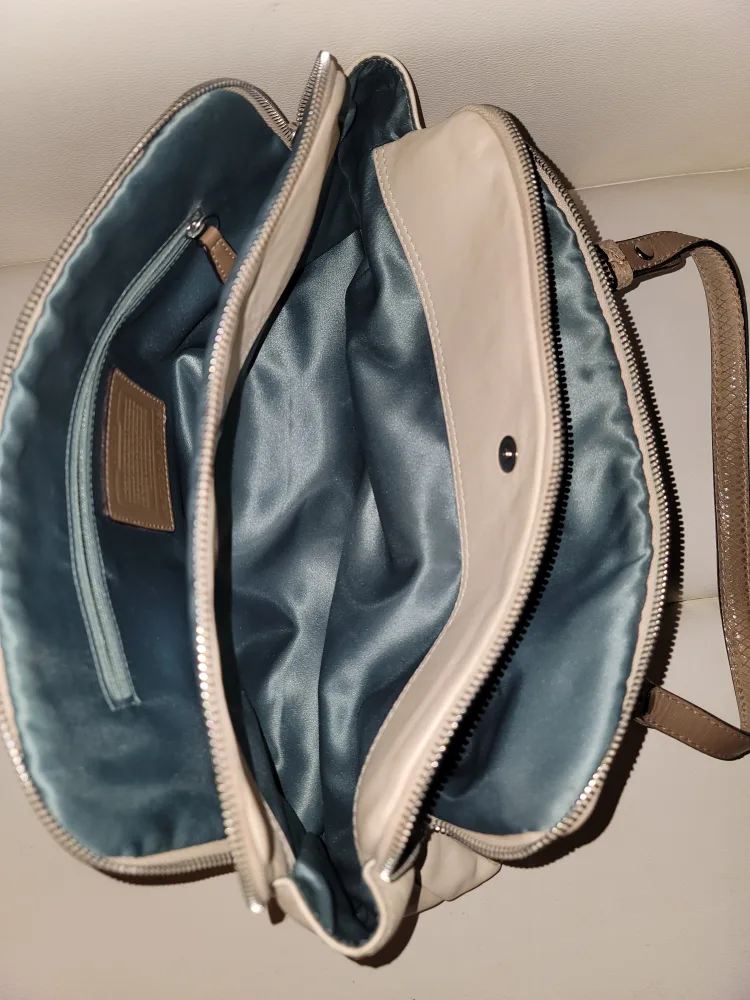 Coach Cream Leather Handbag image indicator(9)