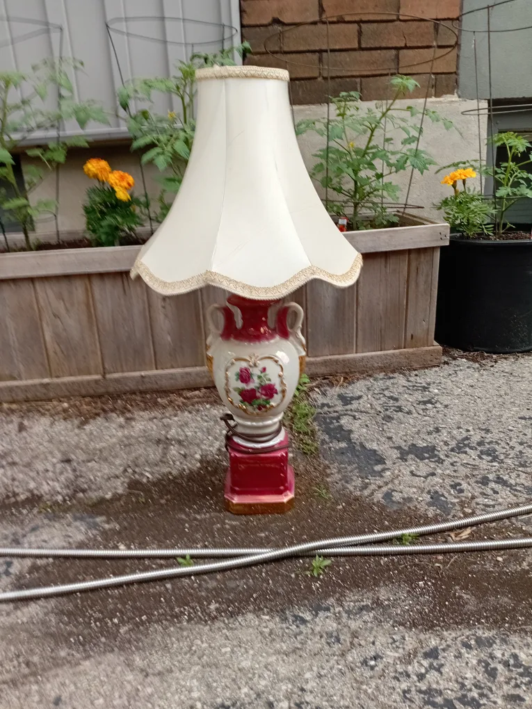 Vintage Floral Table Lamp thumbnail