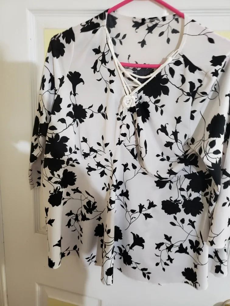 🇨🇦Floral Print Blouse - Size L image indicator(3)
