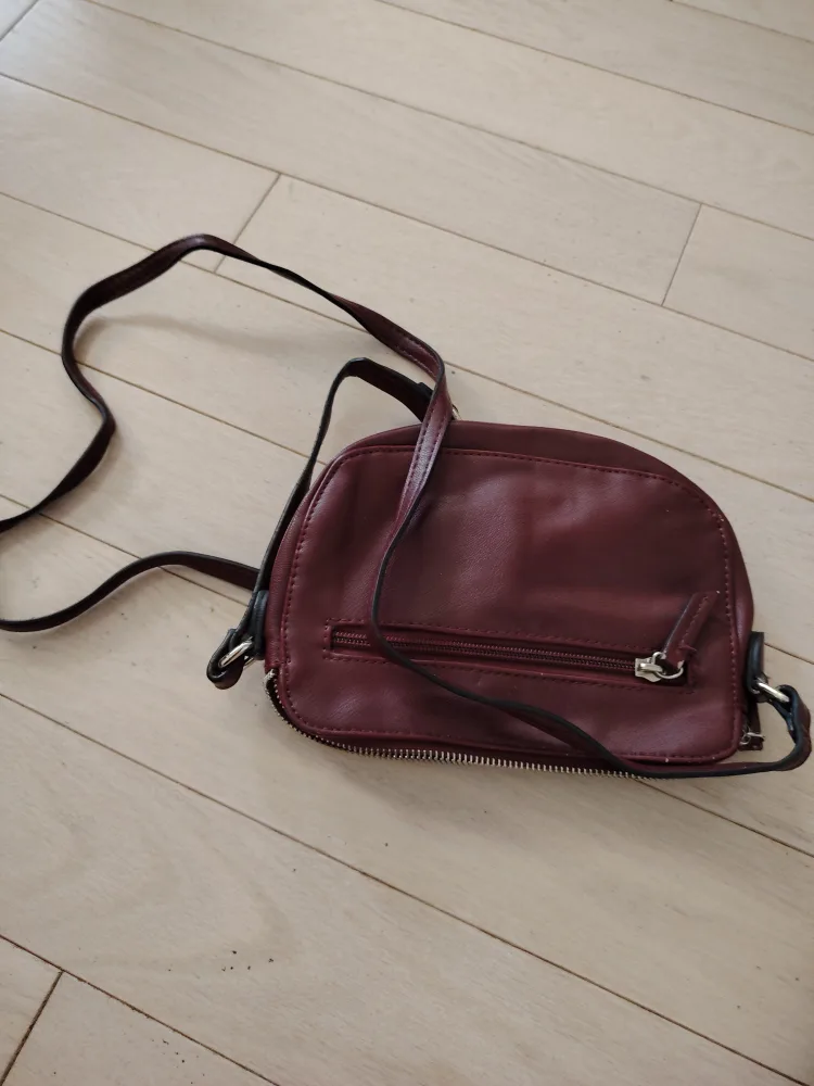 Roots 73 Burgundy Crossbody Bag image indicator(3)