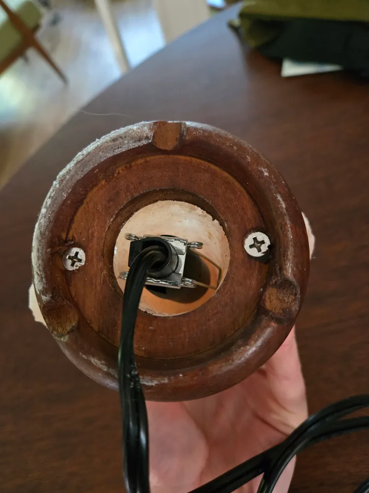 Salt rock lamp (pickup Warden/Kingston) image indicator(3)