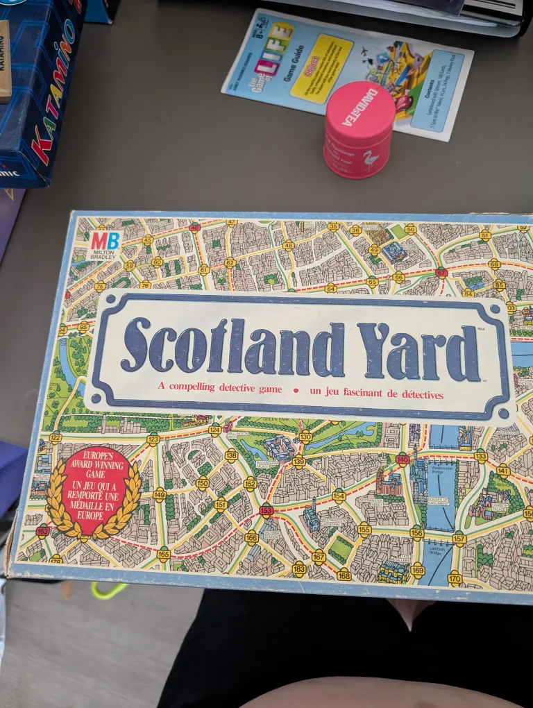 Scotland Yard Board Game thumbnail