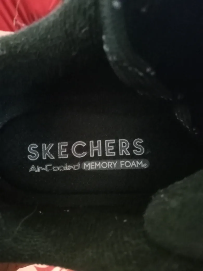 Skechers Women's Size 7.5 Black Sneakers image indicator(2)