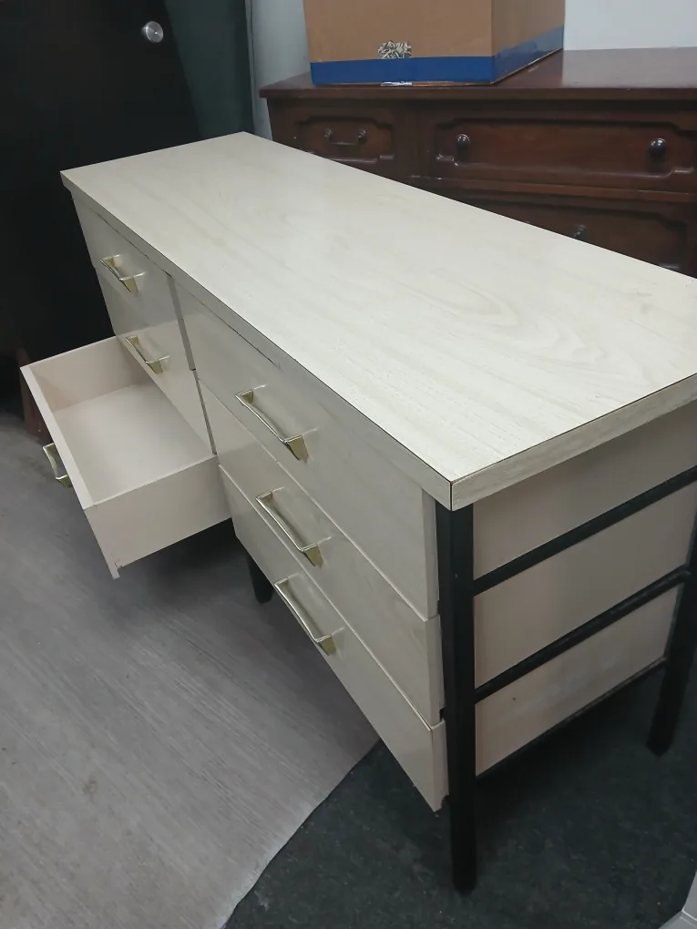 dresser thumbnail