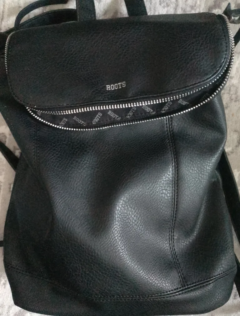 AS NEW Roots backpack thumbnail