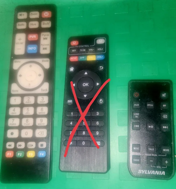 Two Remote Controls - Lot thumbnail