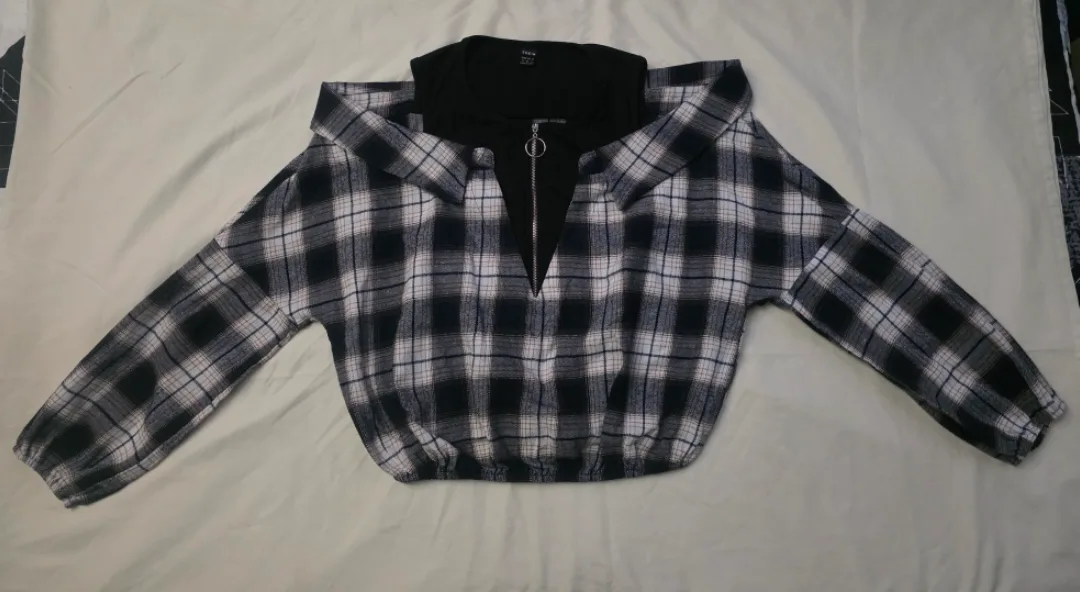 SHEIN Plaid Top with Black Tank attached image indicator(2)