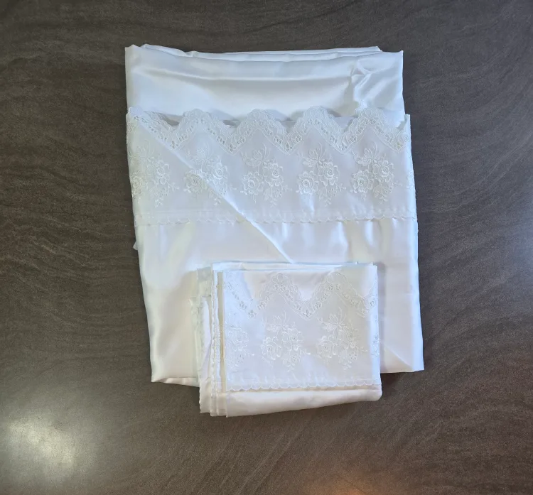 Queen Size White Polyester Bedding Sheet Set thumbnail