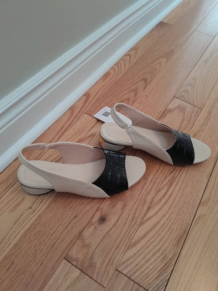 Sandals - Beige and Black thumbnail