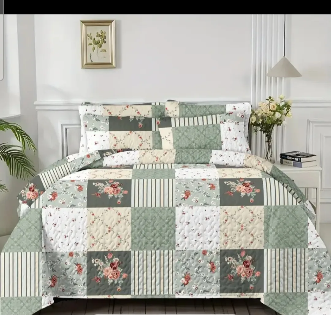 Floral Patchwork Quilt with Pillow Shams image indicator(2)