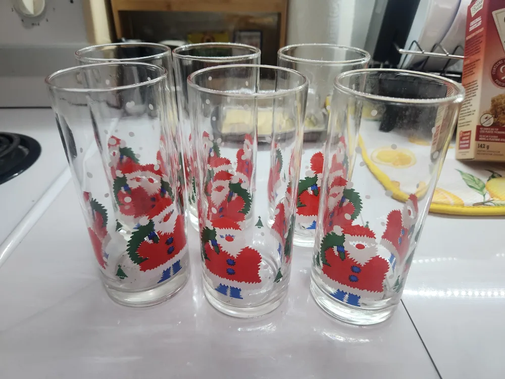 6 Slim Christmas Glasses thumbnail