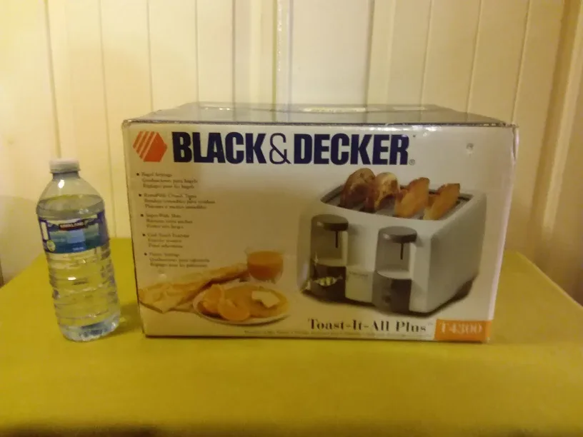 Black & Decker (4 Slice) Toast-It-All Plus Toaster 🆕 🇨🇦 thumbnail