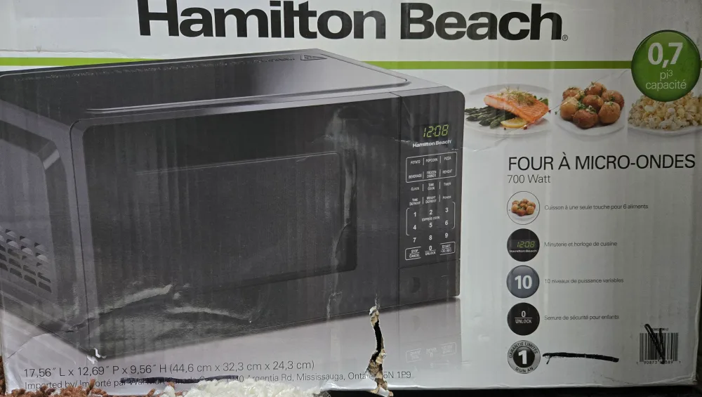 Hamilton Beach 700 Watt Microwave thumbnail