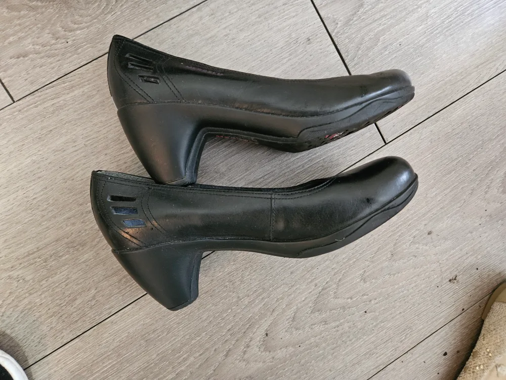 Merrell Black Leather Ballet Heel Shoes thumbnail