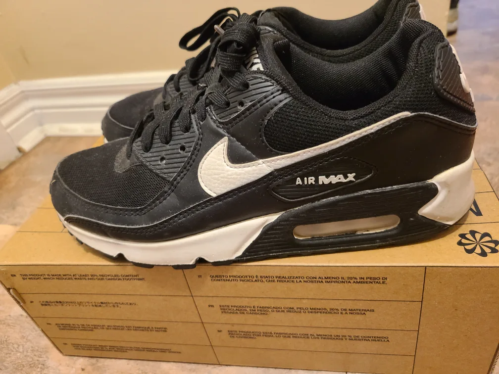 Nike Air Max 90, Size 9 (Women) image indicator(3)