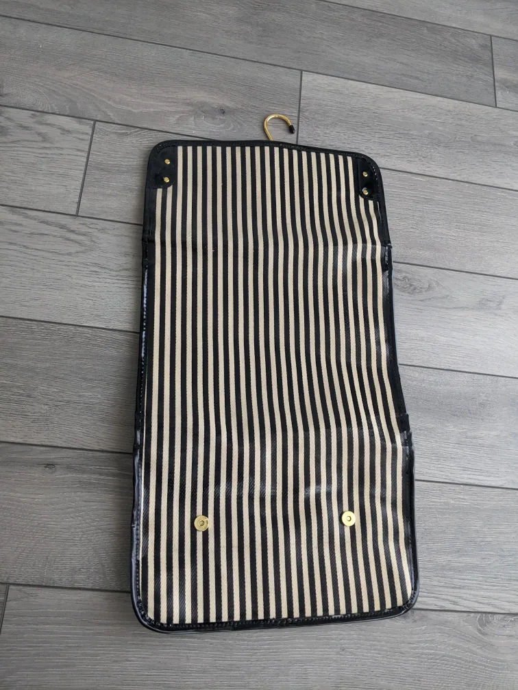 Travel Toiletry Bag image indicator(4)