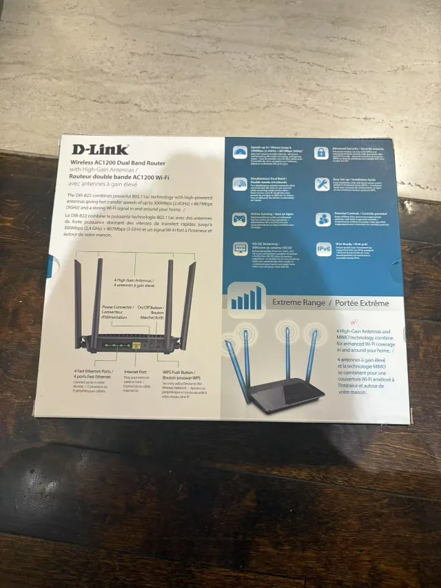 D-Link AC1200 Dual Band Router - New in Box! thumbnail