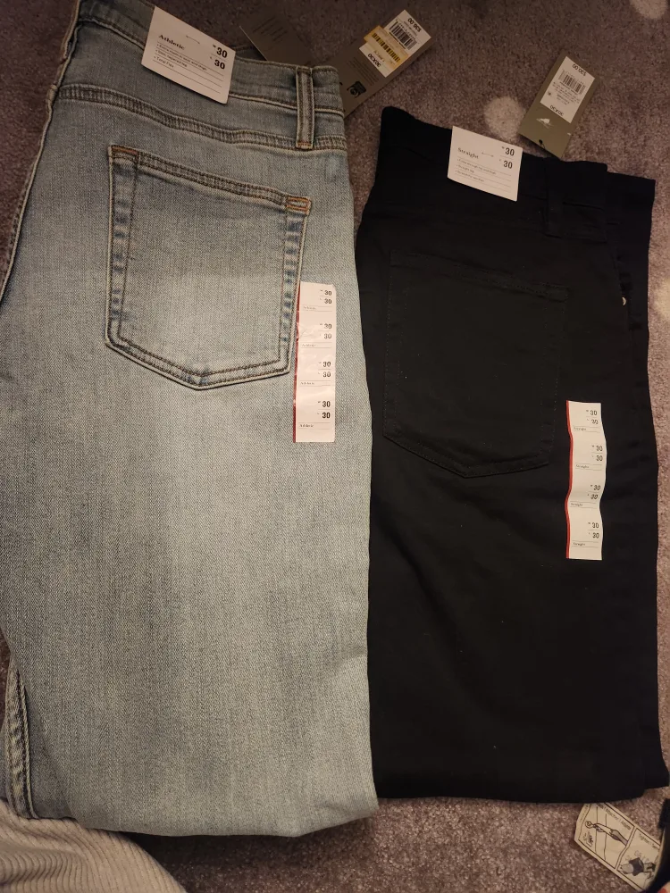 Two pairs of size 30 jeans thumbnail