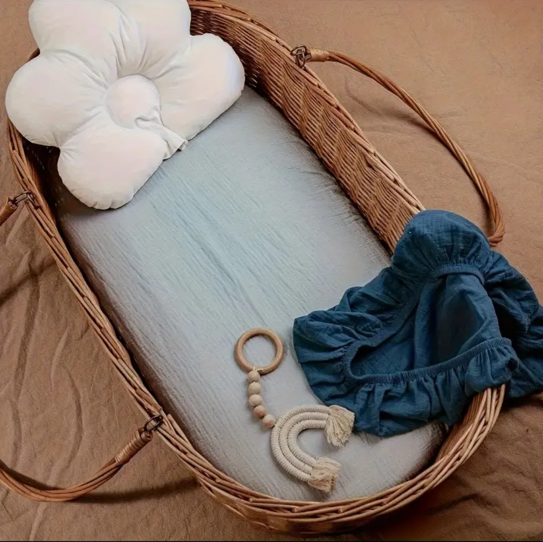 Blue Muslin Bassinet cover image indicator(2)