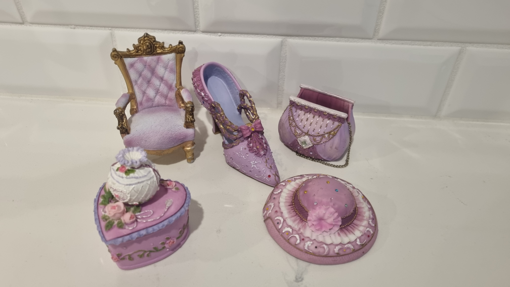 Decorative Collectible Figurines - photo 3