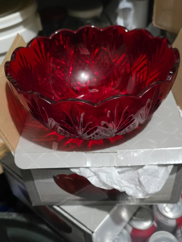 Bowring Dublin Red Crystal Salad Bowl image indicator(2)