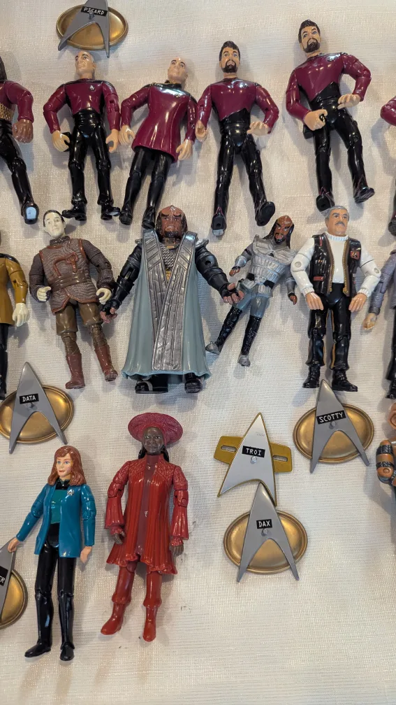 Star Trek TNG Action Figures Lot of 18 1990s Playmates image indicator(2)