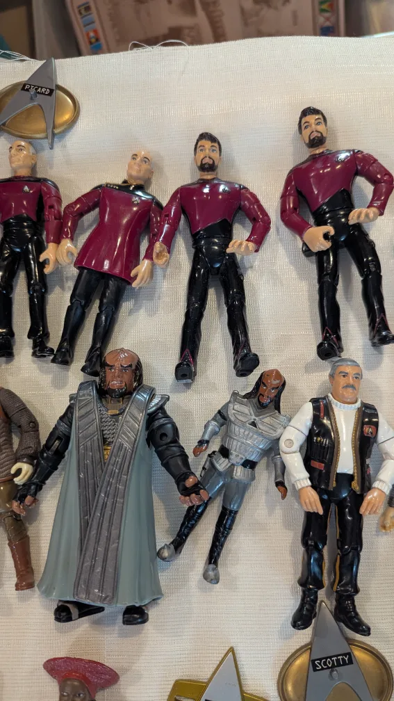 Star Trek TNG Action Figures Lot of 18 1990s Playmates image indicator(6)