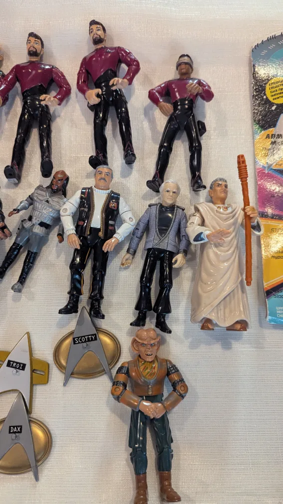 Star Trek TNG Action Figures Lot of 18 1990s Playmates image indicator(7)