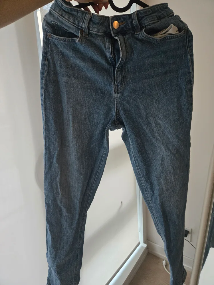 H&M Mom Jeans (Size 6) thumbnail
