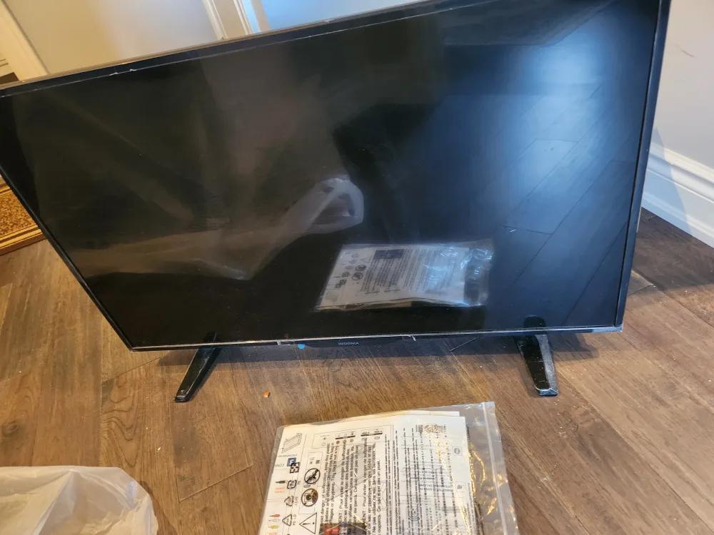 Insignia 39" LCD TV - Like New! thumbnail