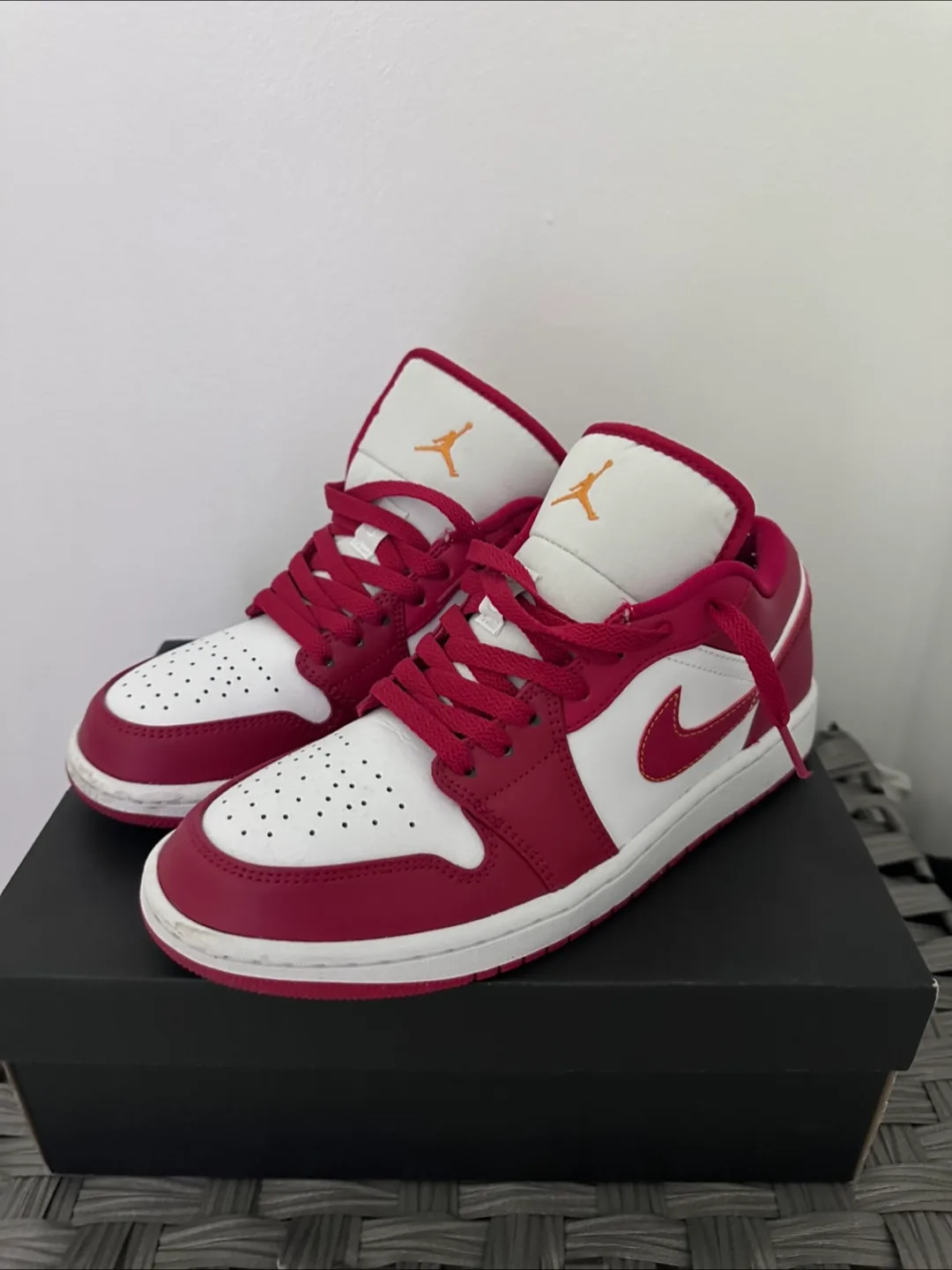 Air Jordan 1 Low Cardinal Red Size 8.5 thumbnail