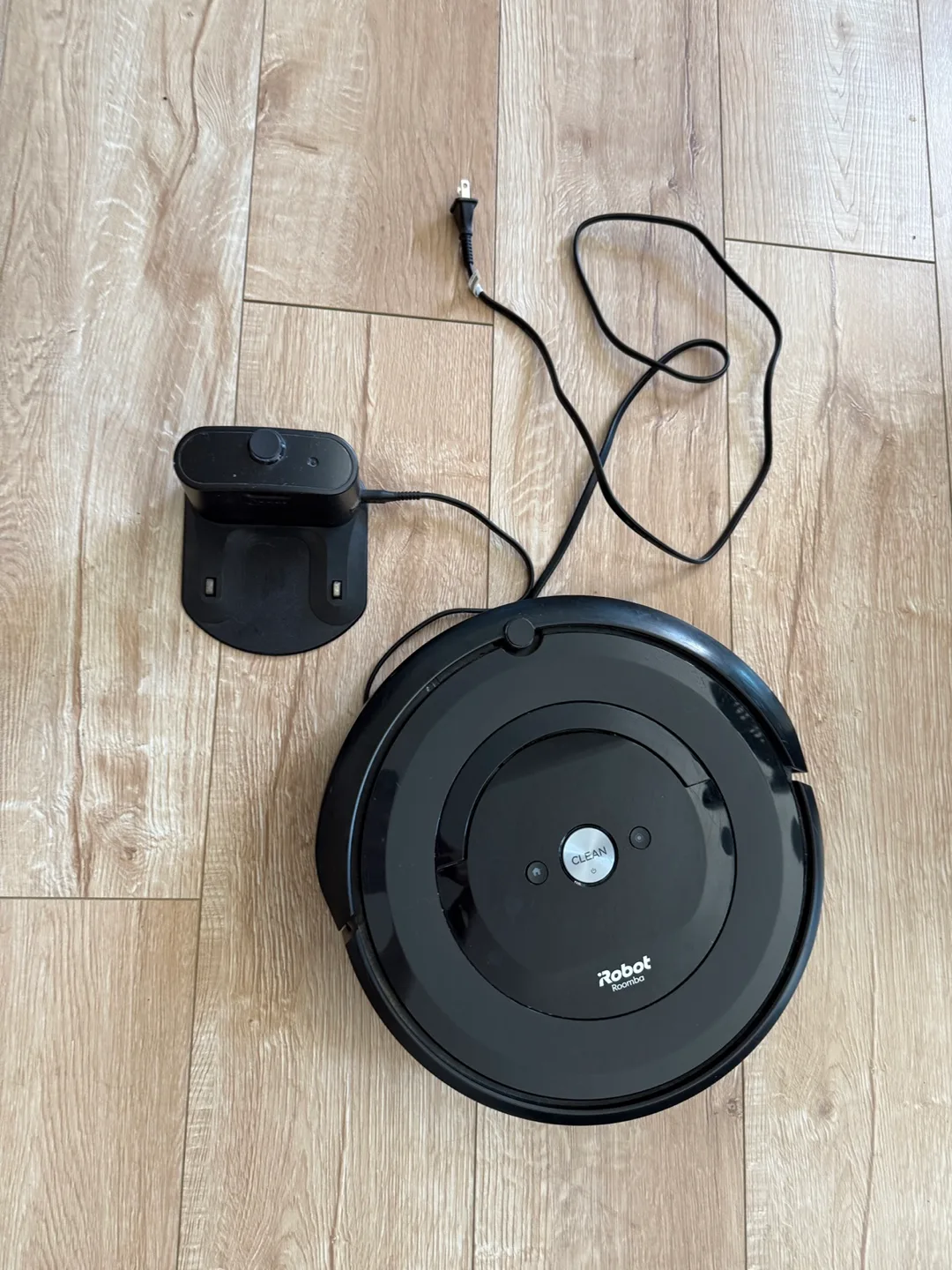 Roomba iRobot Vacuum - Black thumbnail